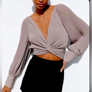 🚫 Sold 🚫 ZARA large pleated gray crop top